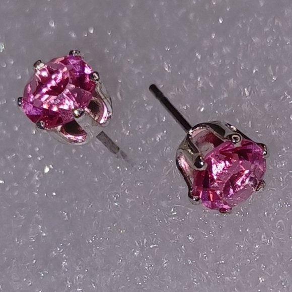 SWAROVSKI ELEMENTS (Light Pink rn-sil 7mm) Stud Earrings In Black Velvet Pouch - Picture 6 of 8